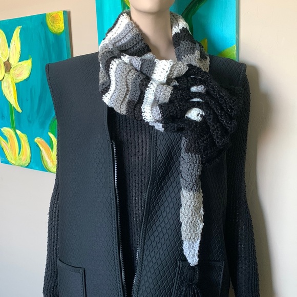 Womens crocheted scarf - Picture 1 of 7